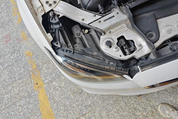 Used Mercedes-Benz E-Class 2020 Restyled E 300 L Sporty and Stylish Edition Right Front Headlight