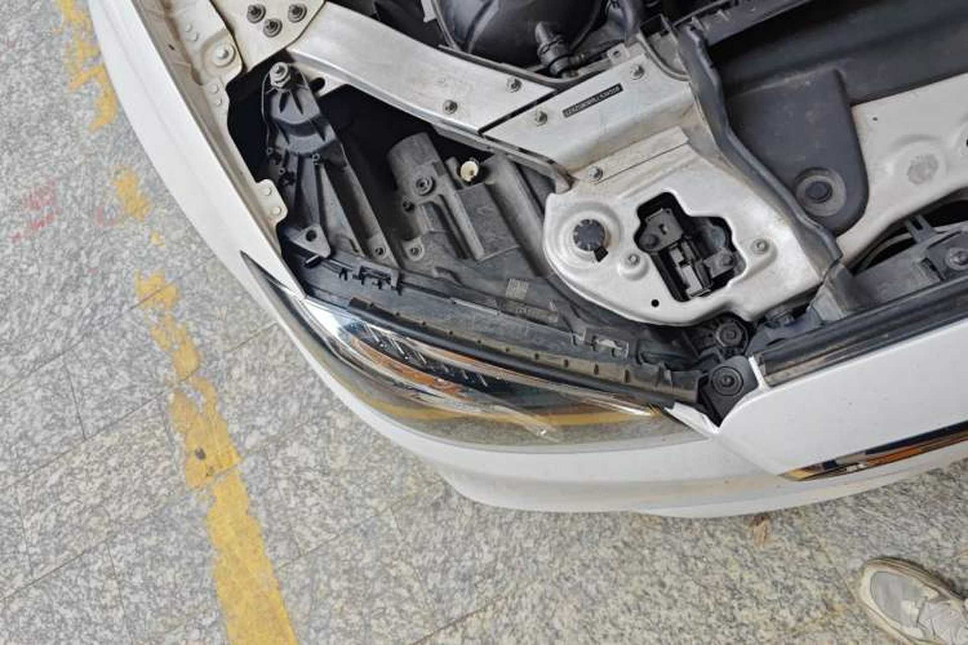 Used Mercedes-Benz E-Class 2020 Restyled E 300 L Sporty and Stylish Edition Right Front Headlight