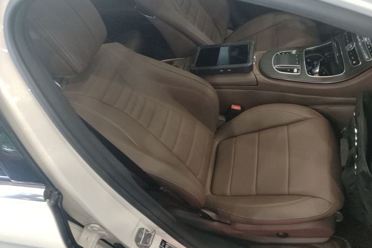 Used Mercedes-Benz E-Class 2020 E 300 L Sporty and Stylish Model Right Front Seat