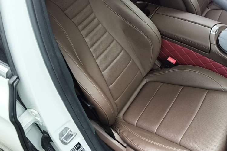 Used Mercedes-Benz E-Class 2020 Restyled E 300 L Sport Exclusive Edition Right Front Seat