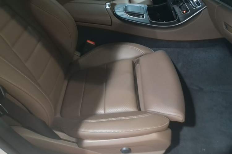 Used Mercedes-Benz E-Class 2020 Facelift E 260 L Sport Edition Right Front Seat