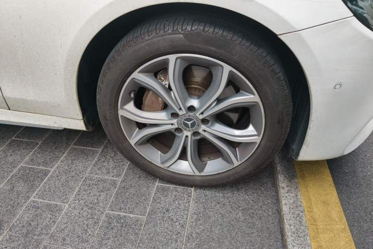 Used Mercedes-Benz E-Class 2020 Restyled E 300 L Sporty and Stylish Edition Right Front Wheel Hub