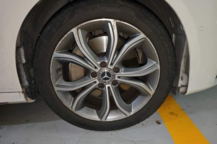 Used Mercedes-Benz E-Class 2020 E 300 L Sporty and Stylish Model Right Front Wheel Hub