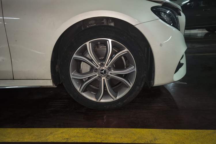 Used Mercedes-Benz E-Class 2020 E 300 L Sport Luxury Edition Right Front Wheel Hub