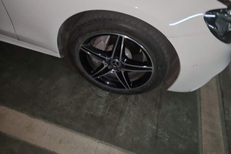 Used Mercedes-Benz E-Class 2020 Restyled E 300 L Sport Exclusive Edition Right Front Wheel Hub