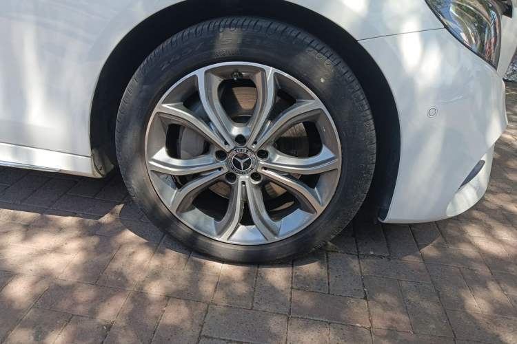 Used Mercedes-Benz E-Class 2020 Restyled E 300 L Sporty and Stylish Edition Right Front Wheel Hub