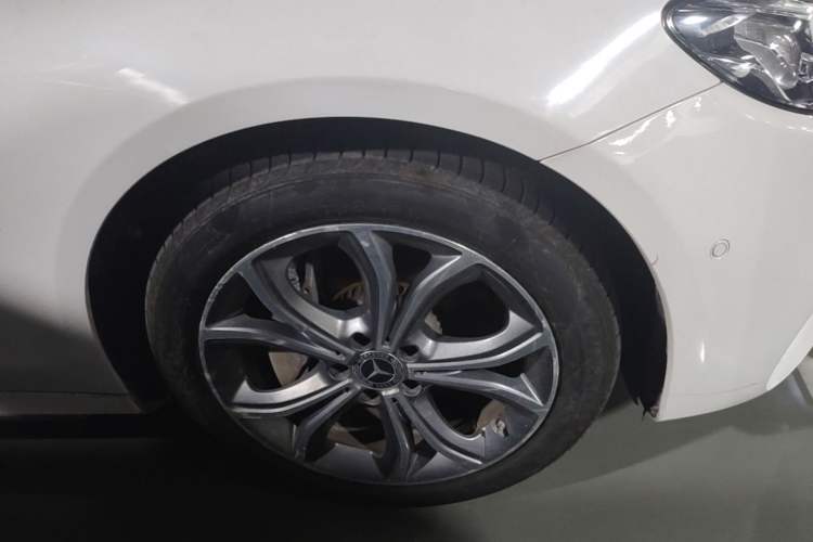 Used Mercedes-Benz E-Class 2020 E 300 L Sport Luxury Edition Right Front Wheel Hub
