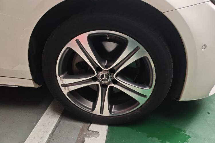 Used Mercedes-Benz E-Class 2020 Facelift E 260 L Sport Edition Right Front Wheel Hub
