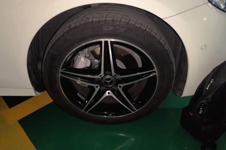 Used Mercedes-Benz E-Class 2020 E 260 Sport Edition Right Front Wheel Hub