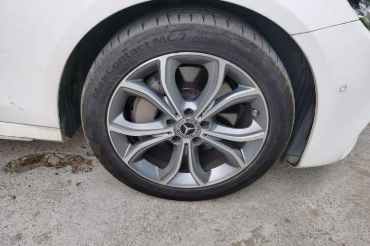 Used Mercedes-Benz E-Class 2020 Restyled E 300 L Sporty and Stylish Edition Right Front Wheel Hub