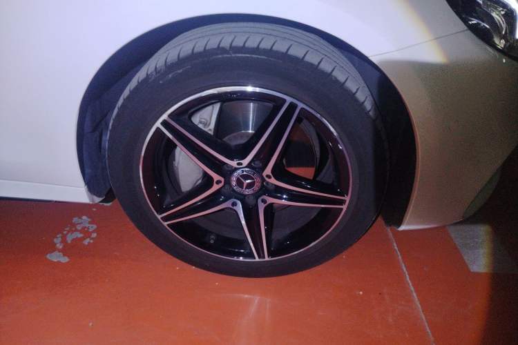 Used Mercedes-Benz E-Class 2020 Restyled E 300 L Sport Exclusive Edition Right Front Wheel Hub