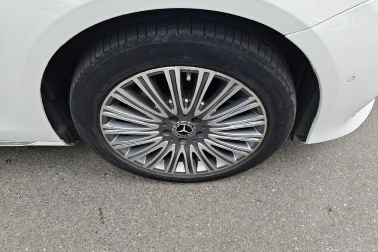 Used Mercedes-Benz E-Class 2020 Restyled E 300 L Exclusive Edition Right Front Wheel Hub