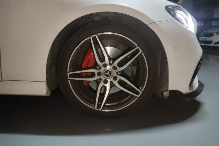 Used Mercedes-Benz E-Class 2020 E 260 Coupe Right Front Wheel Hub
