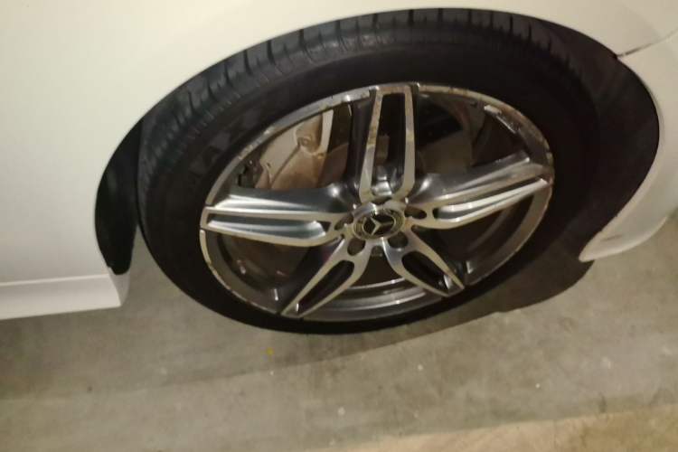 Used Mercedes-Benz E-Class 2020 E 260 Coupe Right Front Wheel Hub