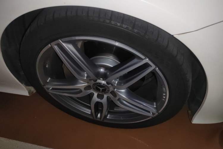 Used Mercedes-Benz E-Class 2020 E 260 Coupe Right Front Wheel Hub