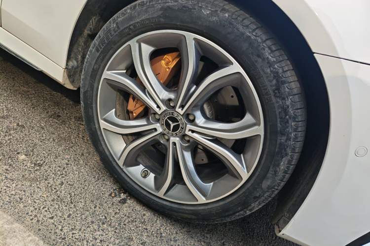 Used Mercedes-Benz E-Class 2020 E 300 L Sport Luxury Edition Right Front Wheel Hub