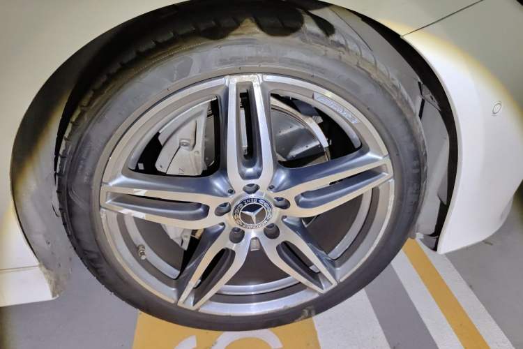 Used Mercedes-Benz E-Class 2020 E 260 Convertible Coupe Right Front Wheel Hub