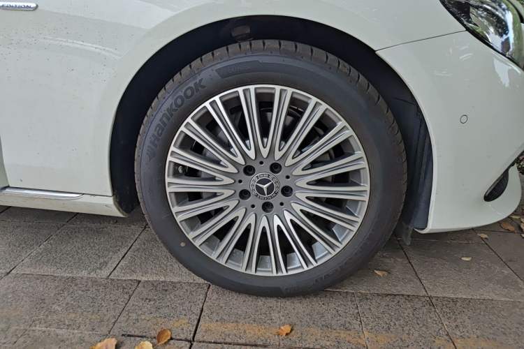 Used Mercedes-Benz E-Class 2020 E 300 L Luxury Model Right Front Wheel Hub