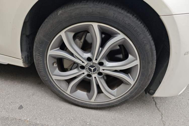 Used Mercedes-Benz E-Class 2020 Restyled E 300 L Sporty and Stylish Edition Right Front Wheel Hub