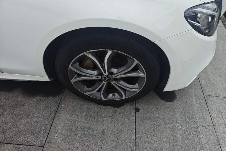 Used Mercedes-Benz E-Class 2020 Restyled E 300 L Sporty and Stylish Edition Right Front Wheel Hub