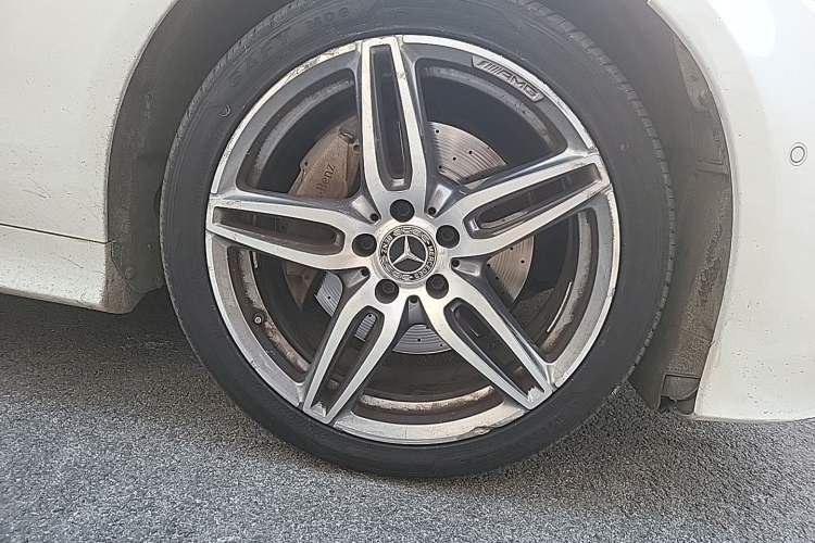 Used Mercedes-Benz E-Class 2020 E 260 4MATIC Coupe Right Front Wheel Hub