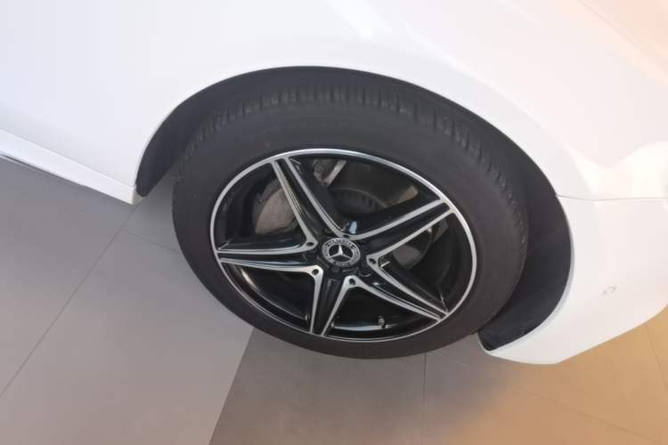 Used Mercedes-Benz E-Class 2020 Restyled E 300 L Sport Exclusive Edition Right Front Wheel Hub