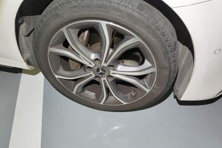 Used Mercedes-Benz E-Class 2020 Restyled E 300 L Sporty and Stylish Edition Right Front Wheel Hub