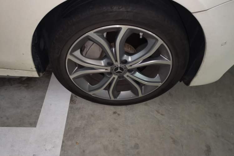 Used Mercedes-Benz E-Class 2020 Restyled E 300 L Sporty and Stylish Edition Right Front Wheel Hub