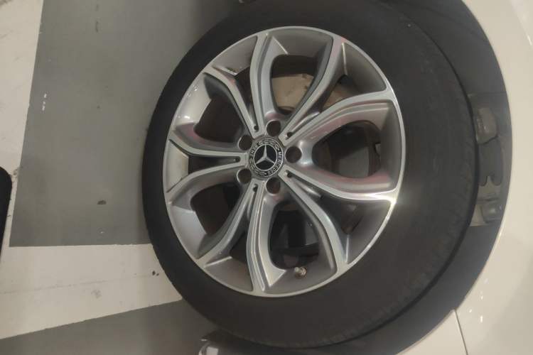 Used Mercedes-Benz E-Class 2020 Restyled E 300 L Sporty and Stylish Edition Right Front Wheel Hub