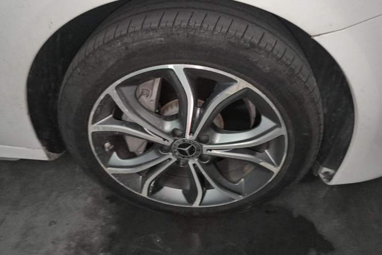Used Mercedes-Benz E-Class 2020 Restyled E 300 L Sporty and Stylish Edition Right Front Wheel Hub