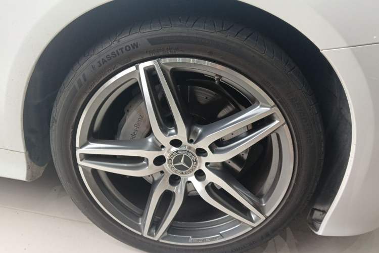 Used Mercedes-Benz E-Class 2020 E 260 Coupe Right Front Wheel Hub