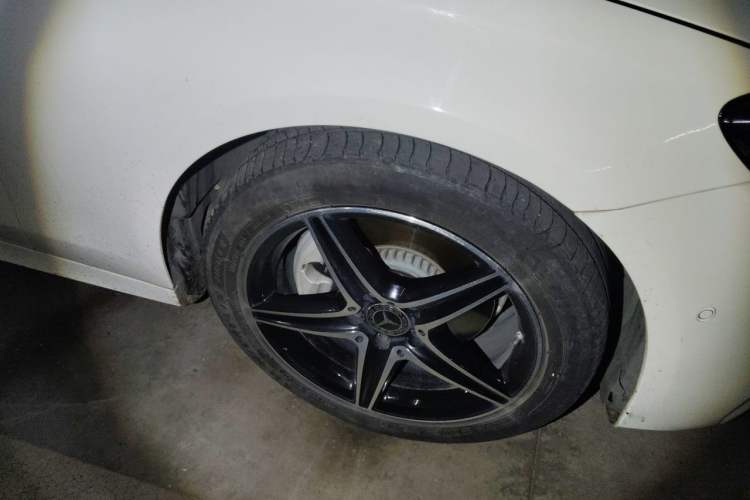 Used Mercedes-Benz E-Class 2020 E 260 Sport Edition 4MATIC Right Front Wheel Hub