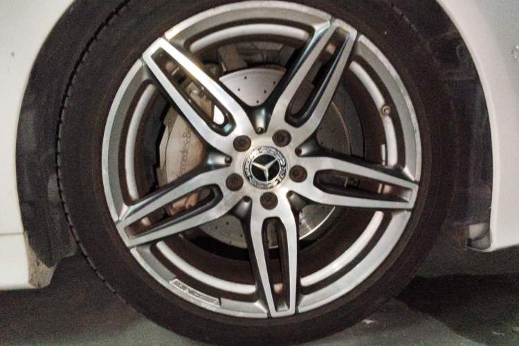 Used Mercedes-Benz E-Class 2020 E 260 Coupe Right Front Wheel Hub