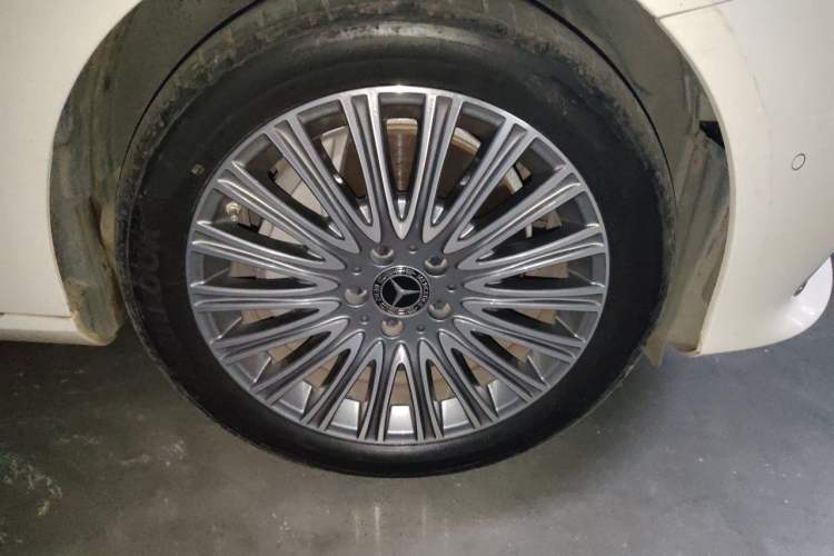 Used Mercedes-Benz E-Class 2020 E 300 L Sport Luxury Edition Right Front Wheel Hub