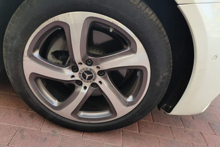 Used Mercedes-Benz E-Class 2020 E 260 L 4MATIC Right Front Wheel Hub