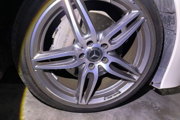 Used Mercedes-Benz E-Class 2020 E 260 Coupe Right Front Wheel Hub