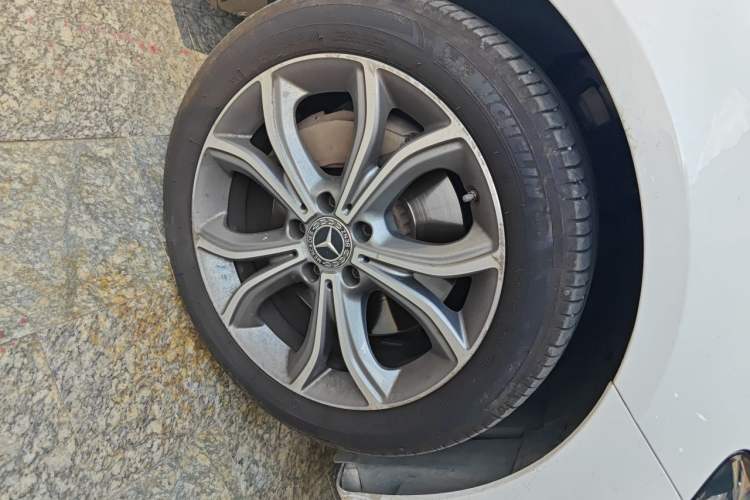 Used Mercedes-Benz E-Class 2020 Restyled E 300 L Sporty and Stylish Edition Right Front Wheel Hub
