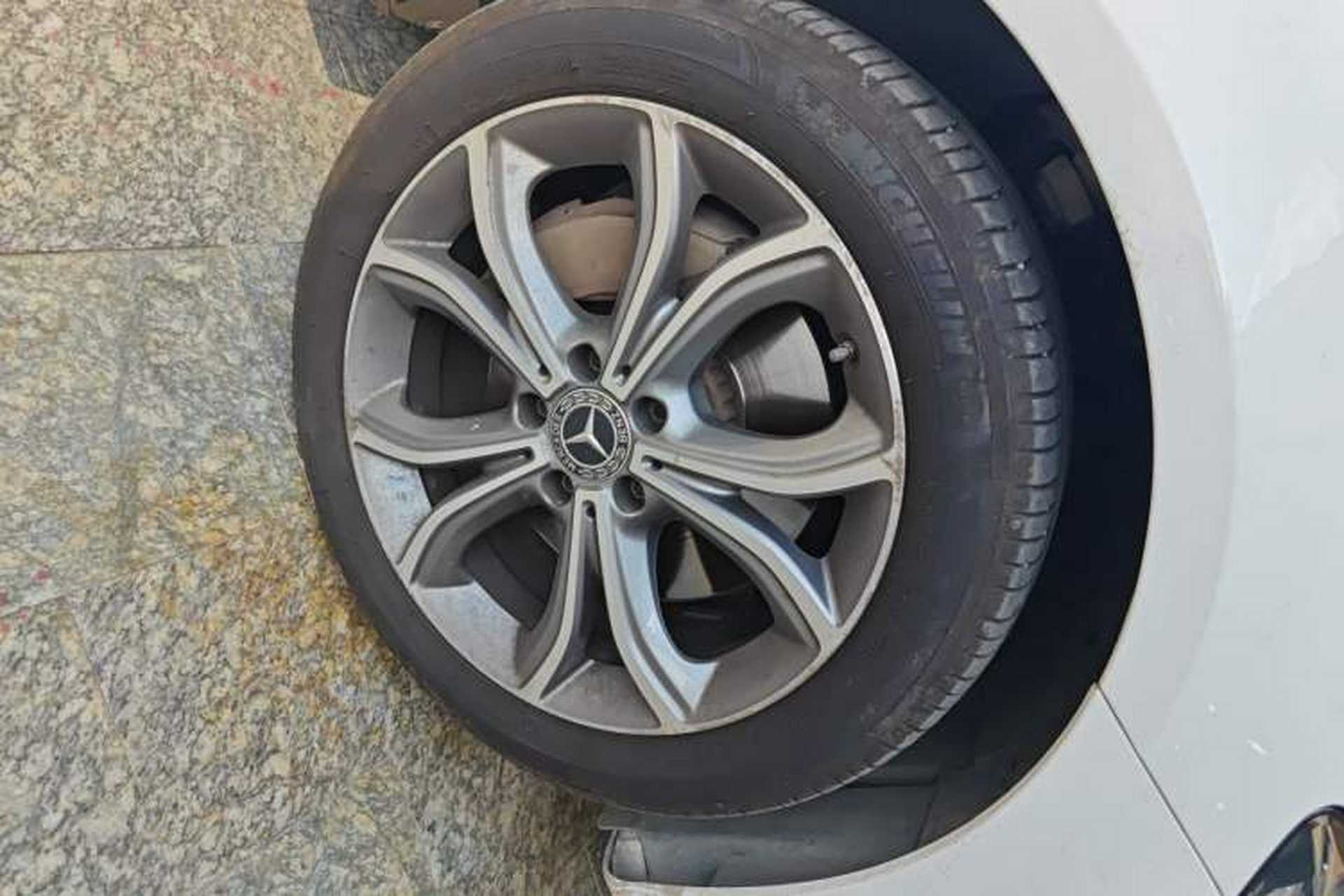 Used Mercedes-Benz E-Class 2020 Restyled E 300 L Sporty and Stylish Edition Right Front Wheel Hub