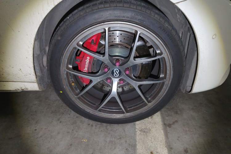 Used Mercedes-Benz E-Class 2020 Restyled E 300 L Sport Exclusive Edition Right Front Wheel Hub