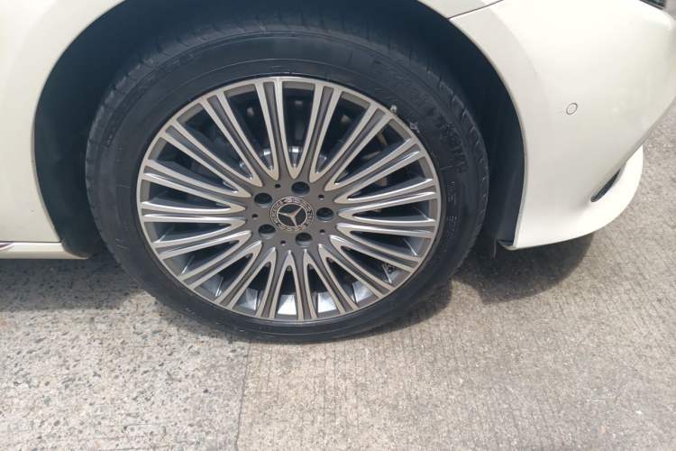 Used Mercedes-Benz E-Class 2020 E 300 L Luxury Model Right Front Wheel Hub