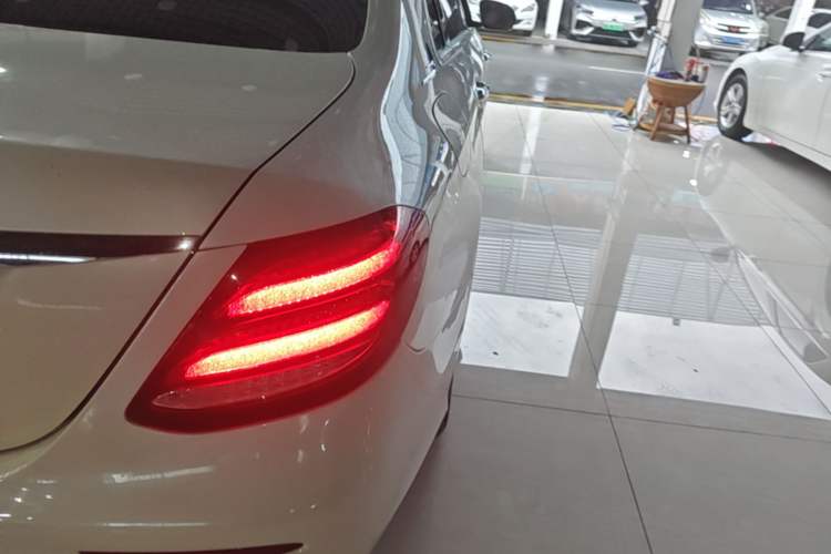 Used Mercedes-Benz E-Class 2020 E 300 L Sport Luxury Edition Right Rear Taillight