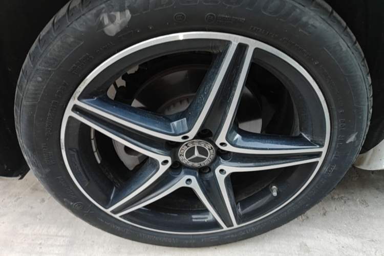 Used Mercedes-Benz E-Class 2020 Restyled E 300 L Sport Exclusive Edition Right Rear Wheel Hub