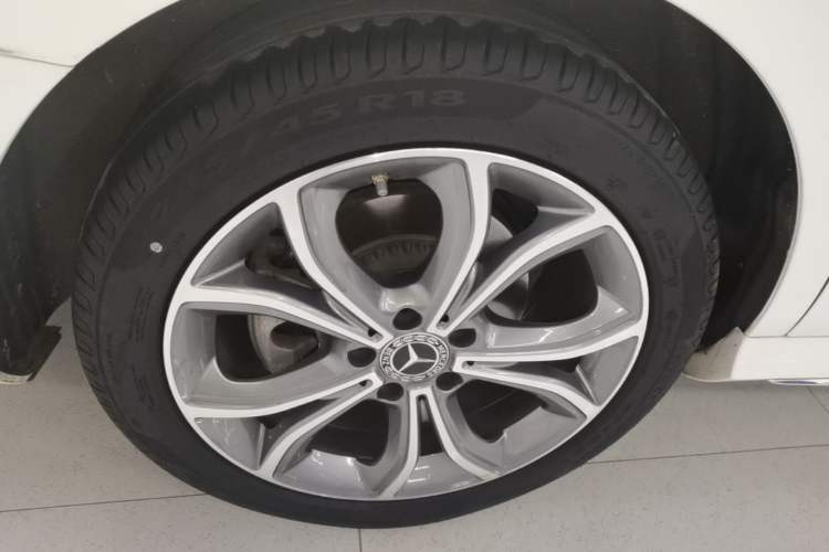 Used Mercedes-Benz E-Class 2020 Restyled E 300 L Sporty and Stylish Edition Right Rear Wheel Hub
