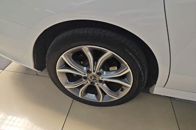 Used Mercedes-Benz E-Class 2020 Restyled E 300 L Sporty and Stylish Edition Right Rear Wheel Hub