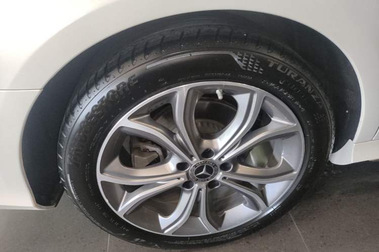 Used Mercedes-Benz E-Class 2020 E 300 L Sporty and Stylish Model Right Rear Wheel Hub
