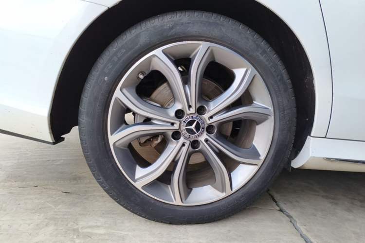 Used Mercedes-Benz E-Class 2020 E 300 L Sporty and Stylish Model Right Rear Wheel Hub