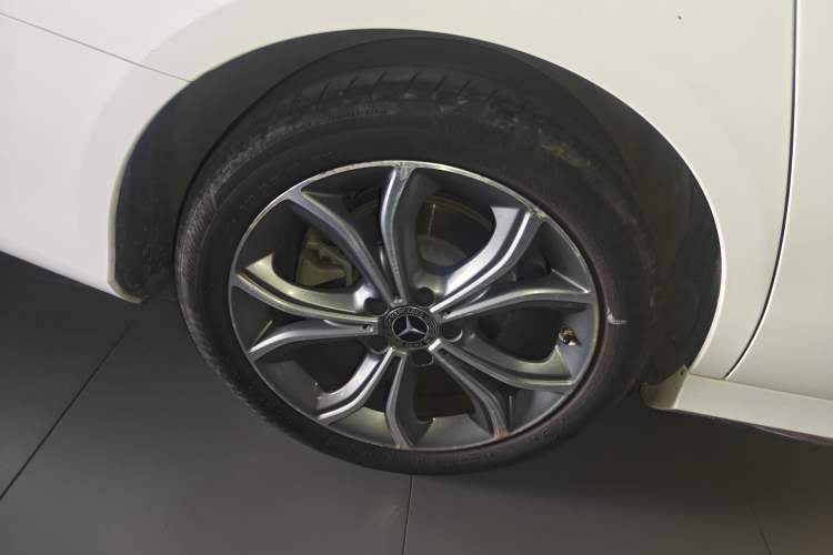 Used Mercedes-Benz E-Class 2020 Restyled E 300 L Sporty and Stylish Edition Right Rear Wheel Hub