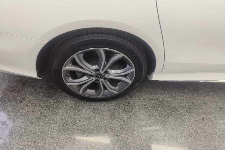 Used Mercedes-Benz E-Class 2020 Restyled E 300 L Sporty and Stylish Edition Right Rear Wheel Hub