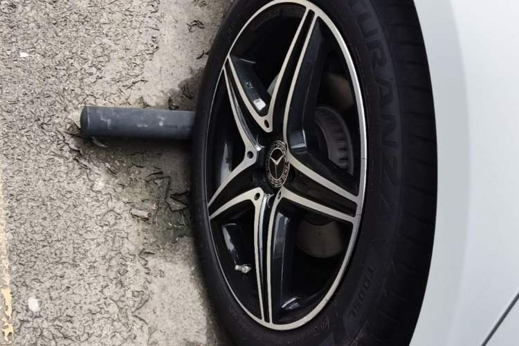 Used Mercedes-Benz E-Class 2020 Restyled E 300 L Sport Exclusive Edition Right Rear Wheel Hub