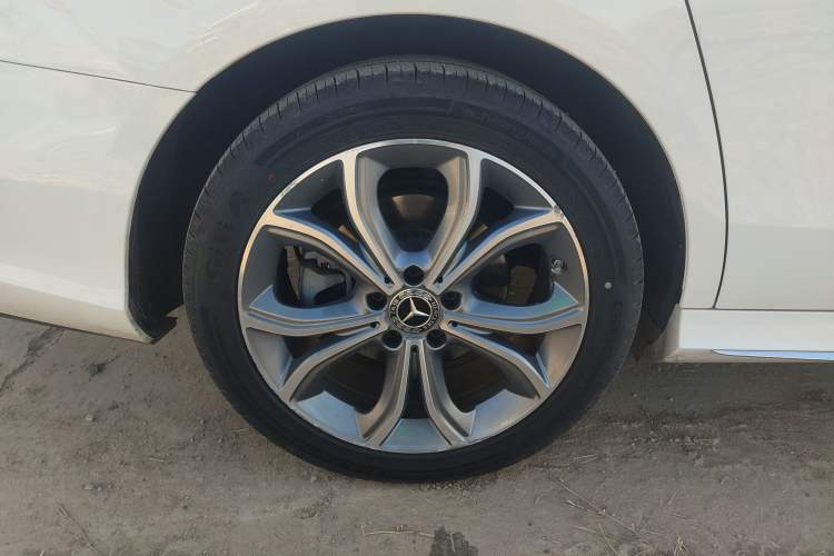 Used Mercedes-Benz E-Class 2020 Restyled E 300 L Sporty and Stylish Edition Right Rear Wheel Hub